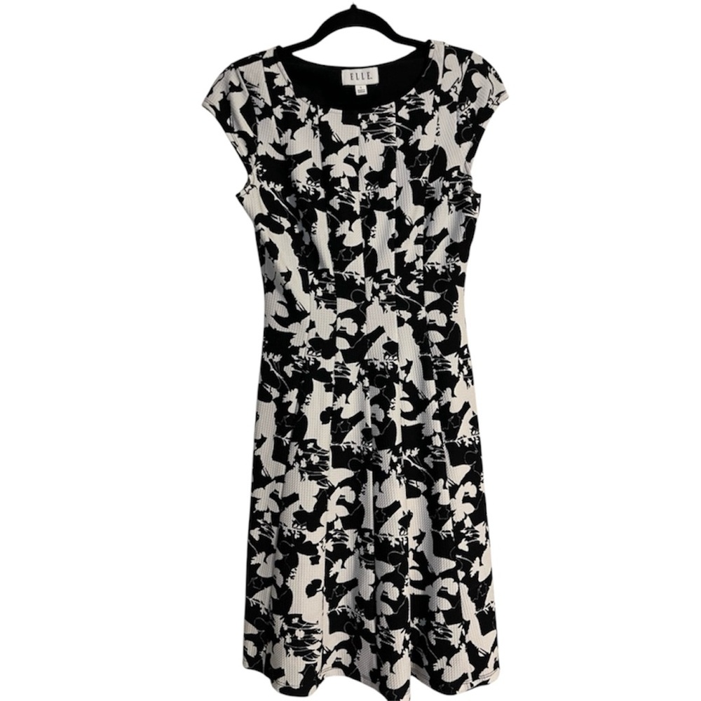 Elle Butterfly Whimsical Modest Cap Sleeve Knee Length Office Career Dress